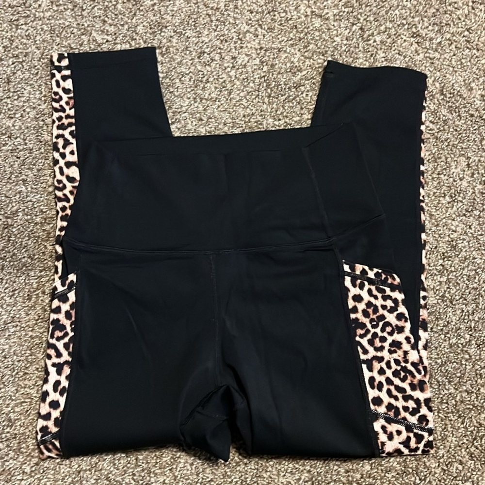 Zyia Leopard Brilliant Hi-Rise Carpi 20” - Picture 2 of 3